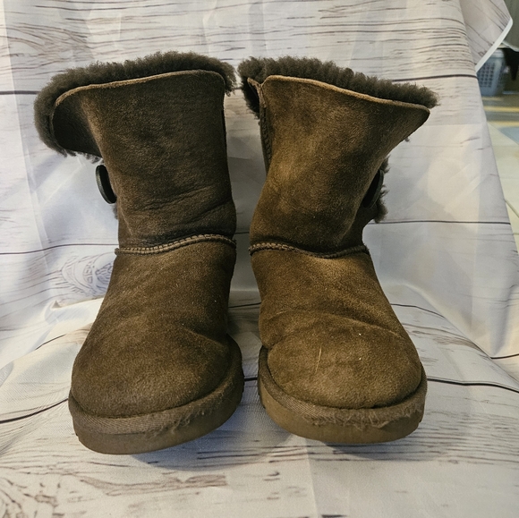 UGG Australia Bailey Button 5803 Boots Women’s Size 6 Chestnut Brown Sheepskin - Picture 7 of 10